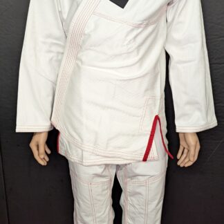 JIU JITSU GI IWHITE AND RED DESIGN IDEAL GRAPPLING SESSIONS BRAZILIAN JIU JITSU JUDO SAMBO MMA SELF DEFENCE MACHINE WASHABLE AND TUMBLE DRYER SAFE HEAVEY STRONG MATERIAL IDEAL FOR SPARRING AND COMPETITION 